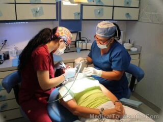 Algodones Dentists At Work