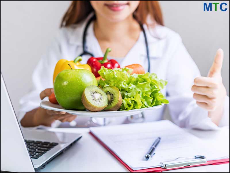 Doctor-Giving-Thumbs-Up-To-Healthy-Food